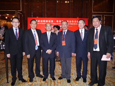 5月15日 商會認邀與廣州南沙開發管理委員會共同簽署<合作框架協議-備
忘錄>,並由謝思訓代表簽署。