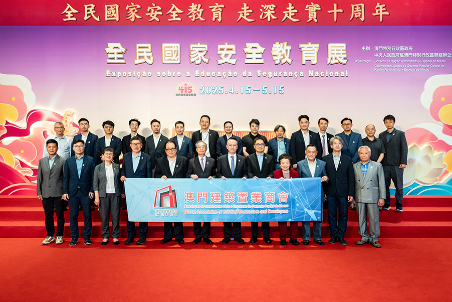 1.(第1部份) 眾理事會參觀國安展及大合照.jpg
