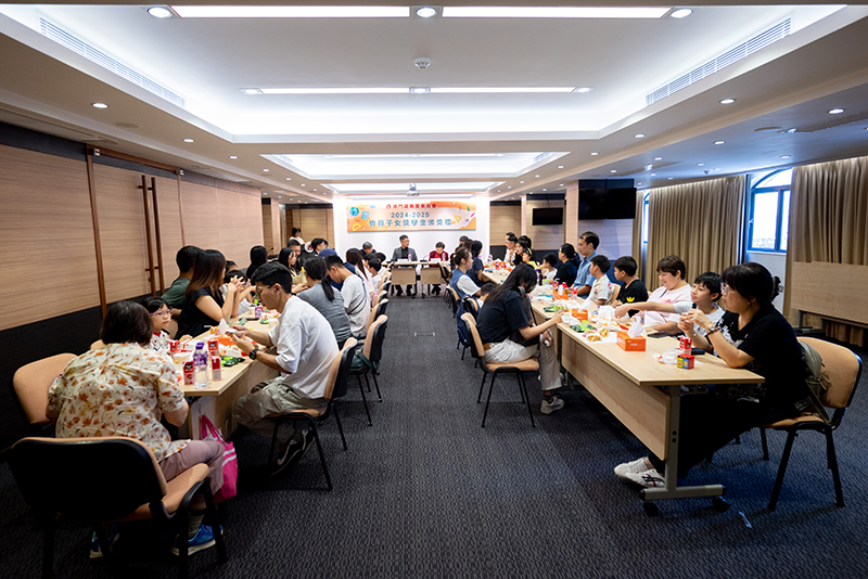 (6) 獲獎同學與家長同出席.jpg